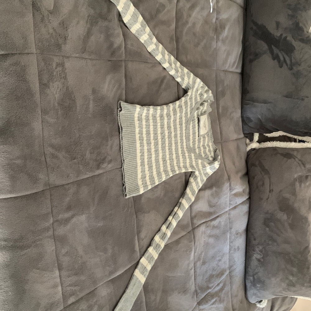Abercrombie and fitch scoop neck gray and white striped sweater! Size small
